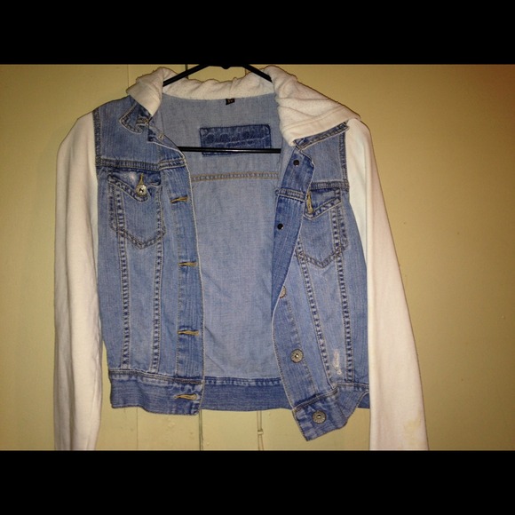 Long sleeve jean jacket with hood