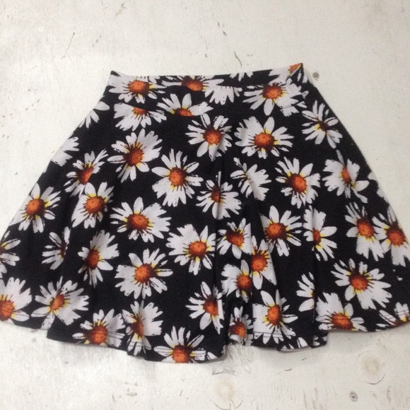 Tillys daisy skirt