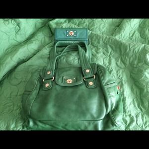 MBMJ Marc Jacobs Totally Turnlock Quinn & Wallet