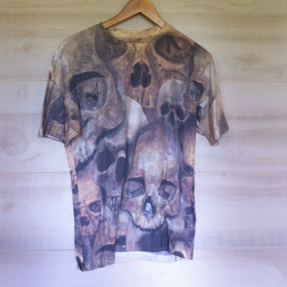 Skull pile tee ♻SOLD @ Buff XChange♻