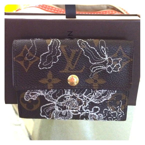 Louis Vuitton dentelle coin wallet