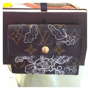 Louis Vuitton dentelle coin wallet