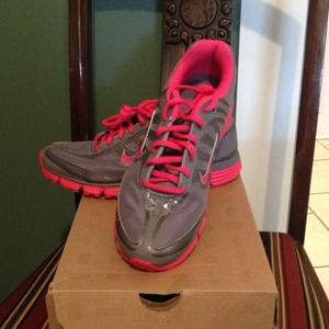 Womens Nike Inspire Dual Fusion. Size 7.