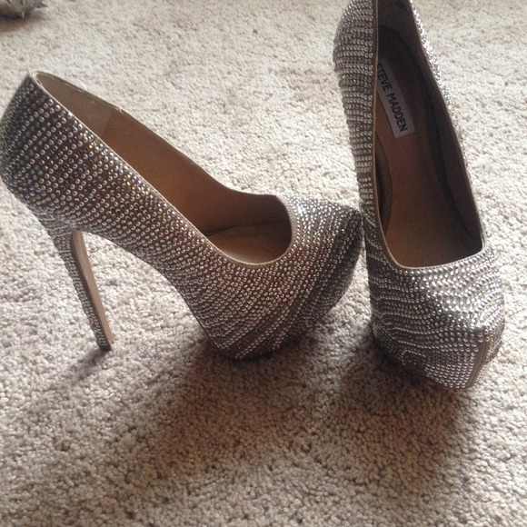 💯authentic steve madden Dyvinal pumps