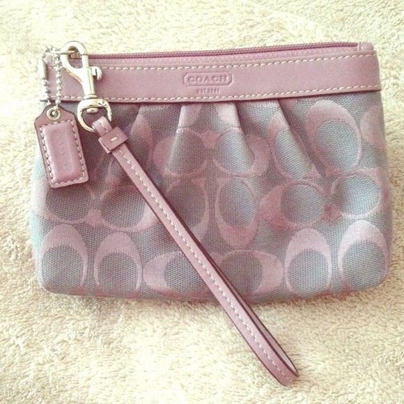 🚫SOLD 🚫💜 Purple Coach wristlet