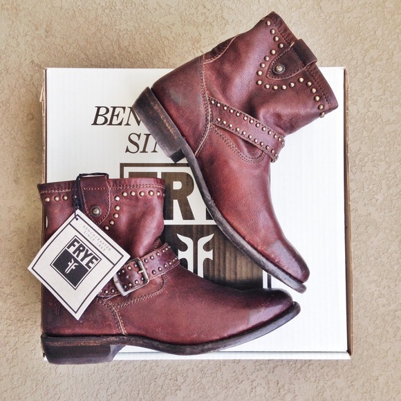 Frye Boots - ❎SOLD❎🎉HP🎉Frye brown boots