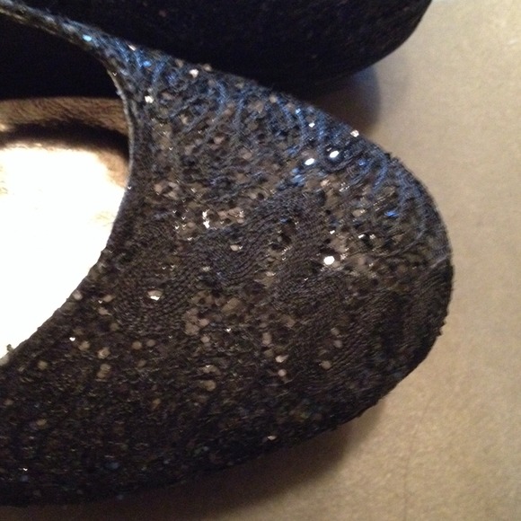 Black Glitter and Lace Pumps - Picture 3 of 3