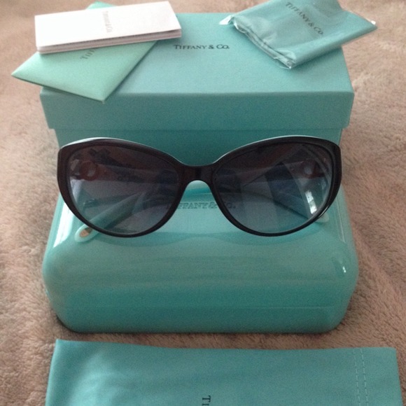 Tiffany & Co. Accessories - 🎉HP🎉 Tiffany & Co. Sunglasses