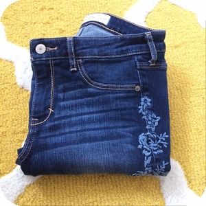 Floral Embroidered Crop Jeans