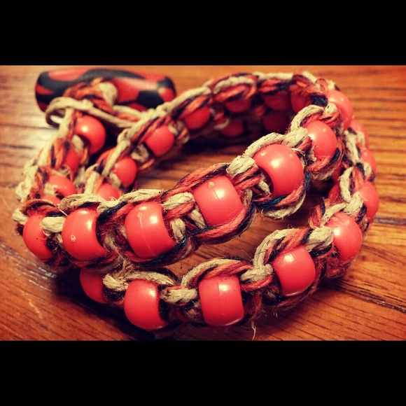 Boho Red Hemp Necklace HANDMADE - Picture 2 of 4