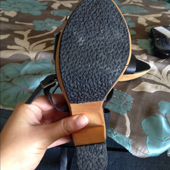 Satrapy black heels with wooden sole - Picture 3 of 3