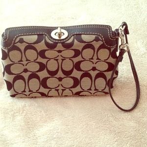 🚫SOLD🚫☝️Classic Coach Wristlet