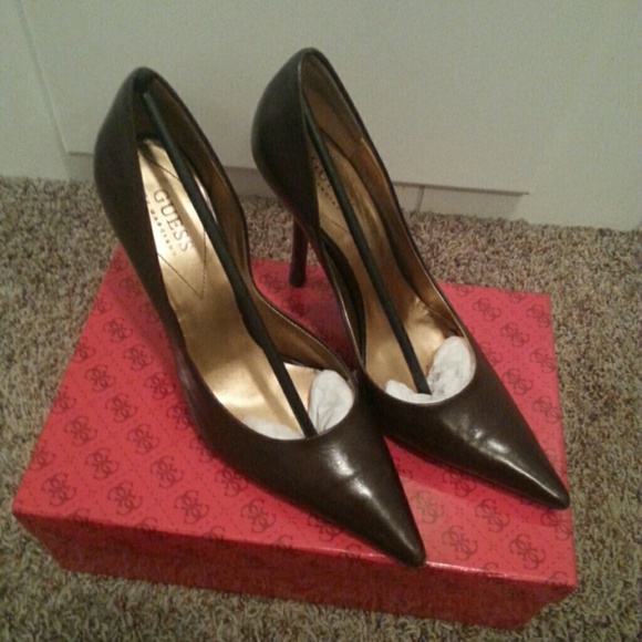 Guess heels in brown