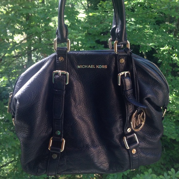 BLACK MICHAEL KORS HANDBAG$100