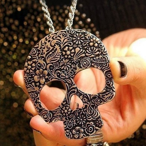 Jewelry - Skull Necklace