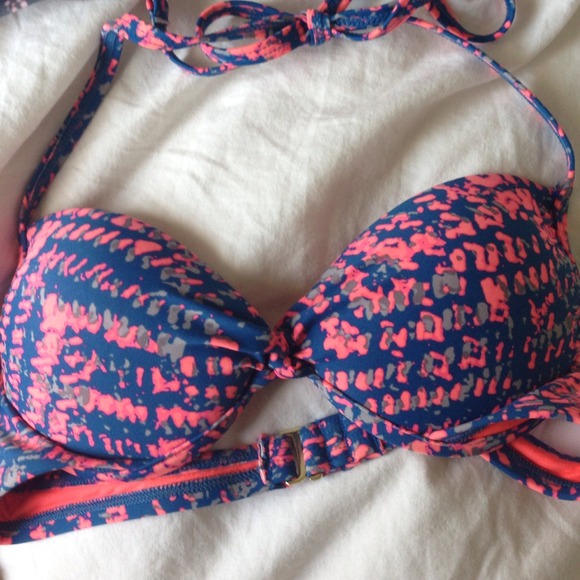 Push-up bikini tops - Picture 2 of 4