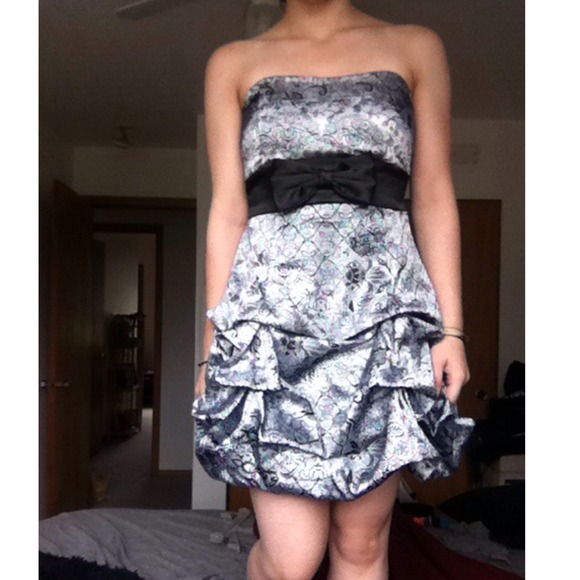 Formal dress - Picture 2 of 3