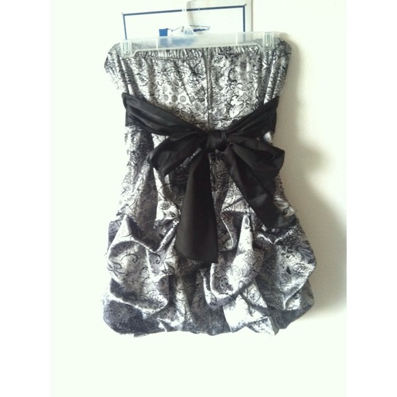 Formal dress - Picture 3 of 3