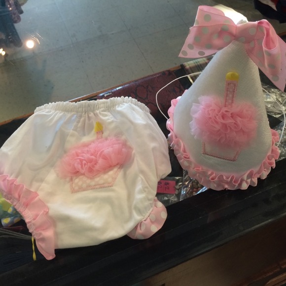 First birthday hat for girls. Bloomers included.