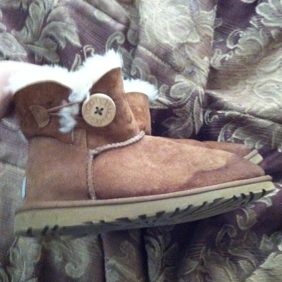 Short bailey button uggs - Picture 2 of 4