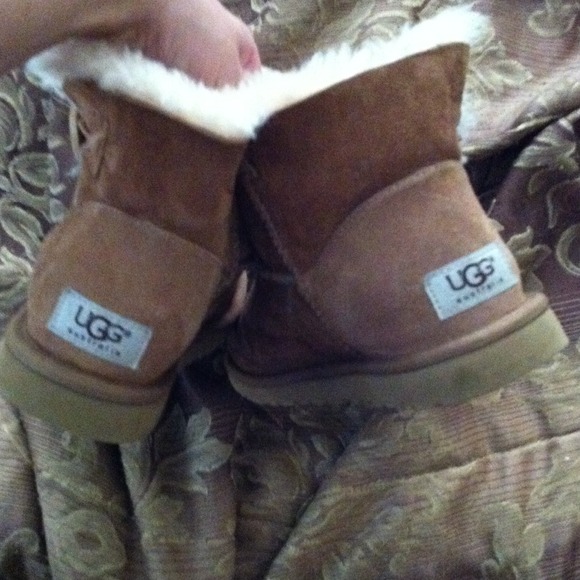 Short bailey button uggs - Picture 3 of 4