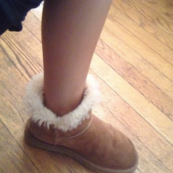 Short bailey button uggs - Picture 4 of 4