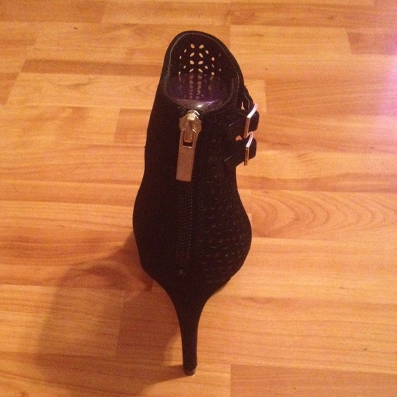 Black heels - Picture 2 of 3