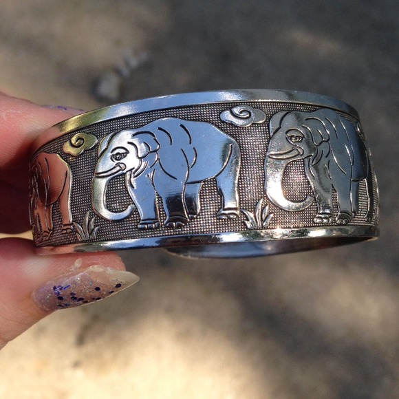 🐘Elephant Cuff Bracelet ✨HP 7/14/14✨❌SOLD❌ - Picture 3 of 4
