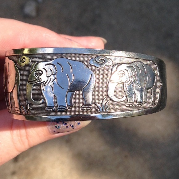 🐘Elephant Cuff Bracelet ✨HP 7/14/14✨❌SOLD❌ - Picture 4 of 4