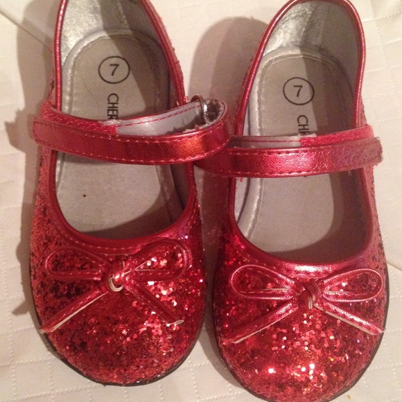 Girls red glitter shoes size 7 (good for 2 yr old)