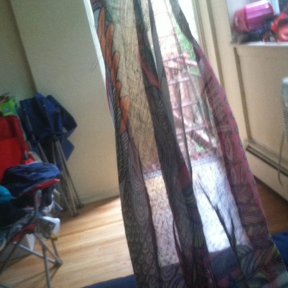 Light multipurpose scarf - Picture 3 of 4