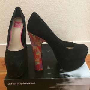 DV8 by Dolce Vita Vixen in Black Marble Suede