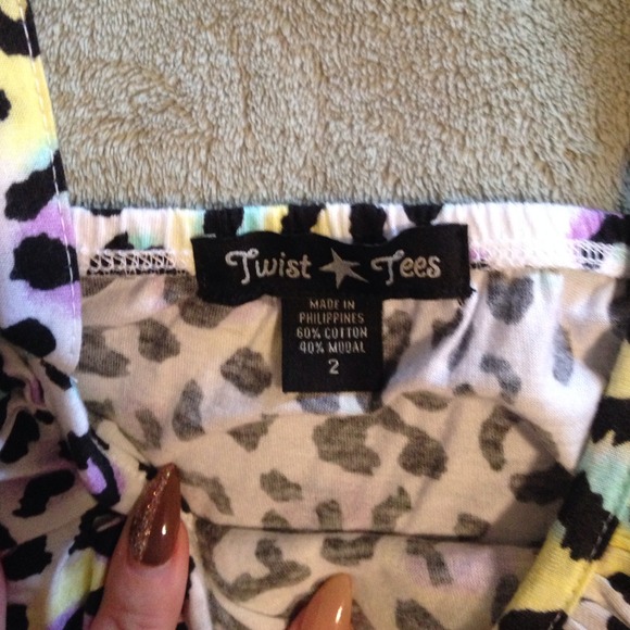 ⛔️SOLD⛔️ Multi Colored Leopard tank - Picture 3 of 3