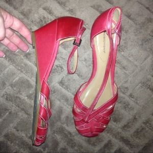 Red closed toe wedge