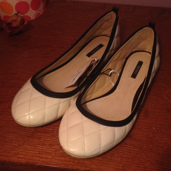 Forever 21 creme and black flats