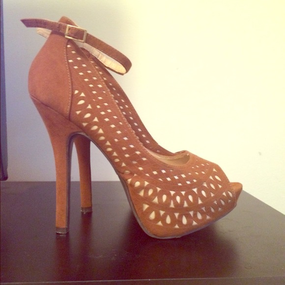 🚫SOLD in Bundle🚫Brown and Tan Ankle Strap Pumps - Picture 1 of 3