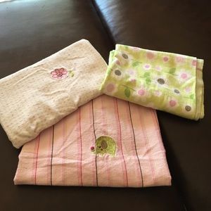 Set of 3 girl blankets, & 4  white blankets