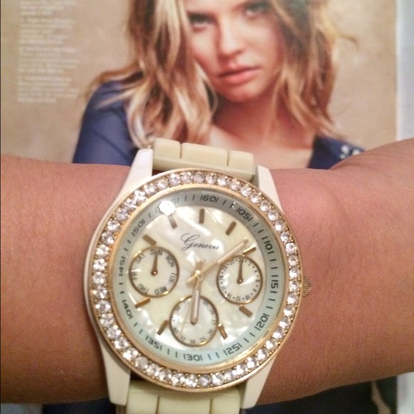 Gorgeous watch rhinestone oatmeal,  rubber band.