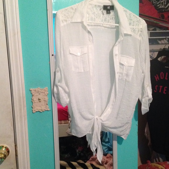 White tied top