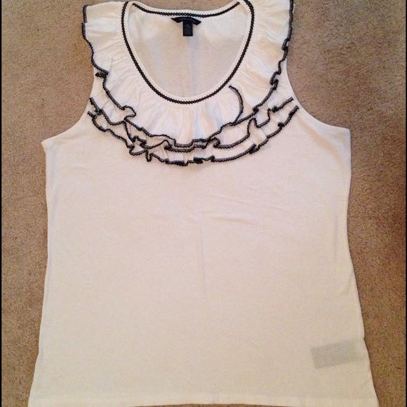 ❌SOLD❌ Tommy Hilfiger White Top