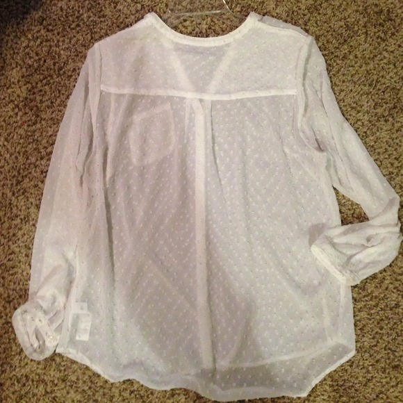 GAP Sheer Textured Buttonup - Picture 3 of 4