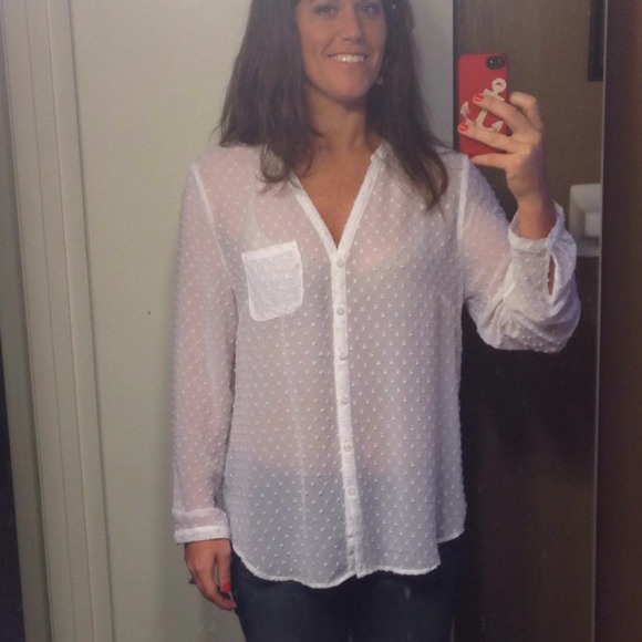 GAP Sheer Textured Buttonup - Picture 4 of 4