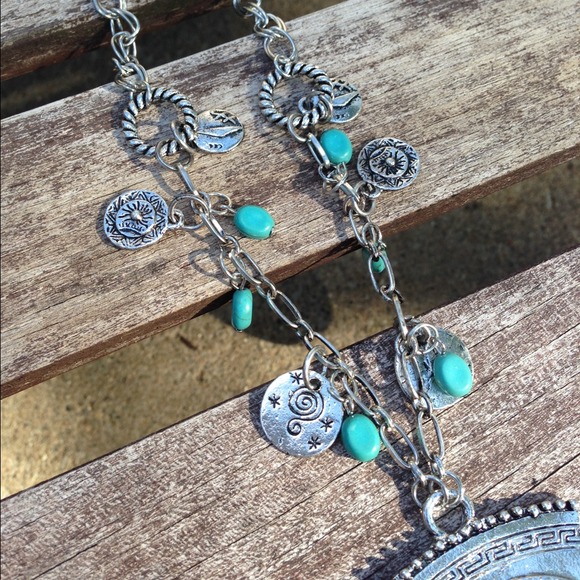 Big Beautiful Necklace✨HOST PICK 7.23.14✨❌SOLD❌ - Picture 2 of 3