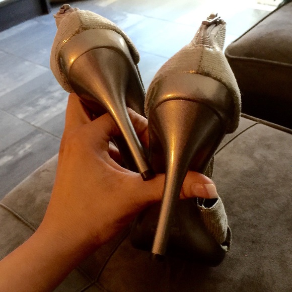 SILVER SPARKLE HEELS - Picture 4 of 4