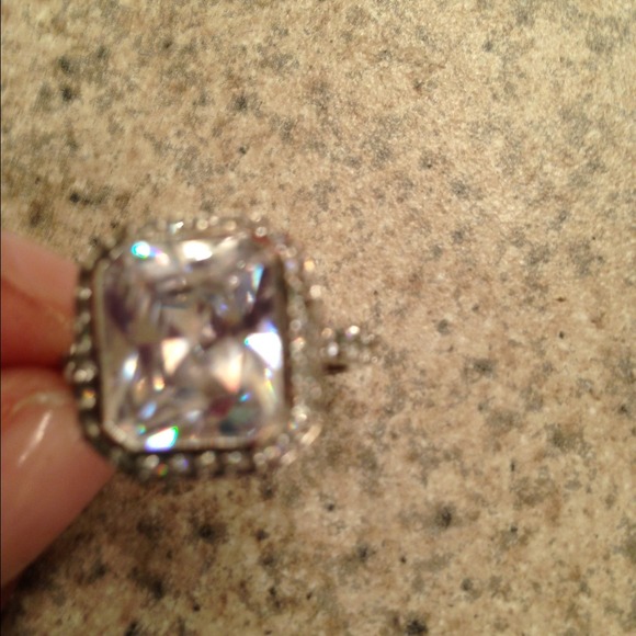 Ring - Picture 2 of 4