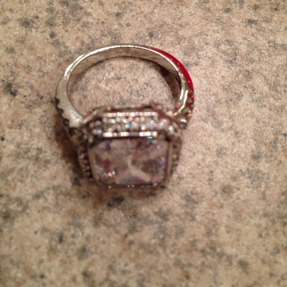 Ring - Picture 3 of 4