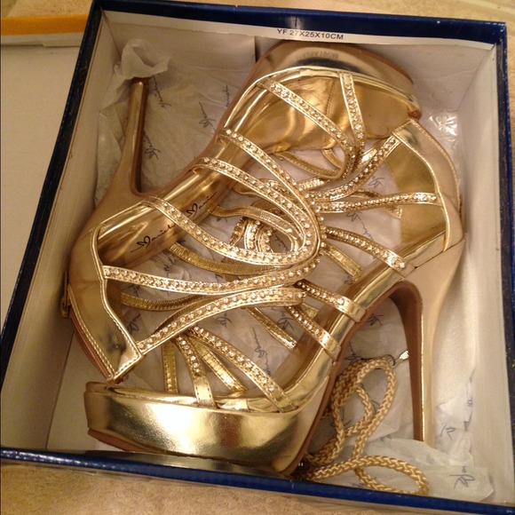 DAVID'S BRIDAL - Picture 2 of 4