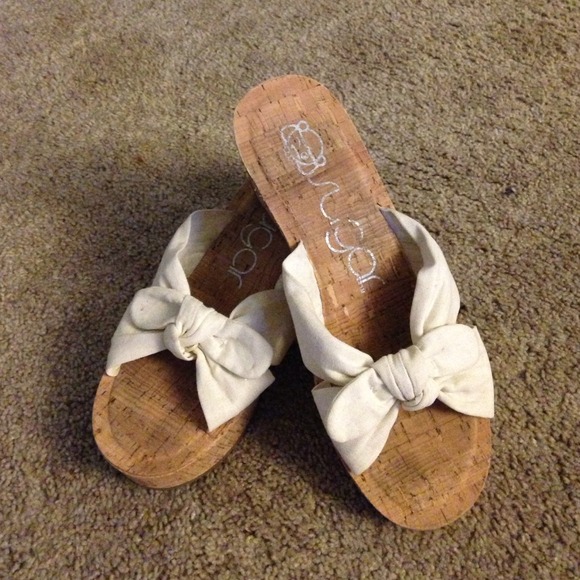 Shoes - Cute white wedge sandals sz9.5 m