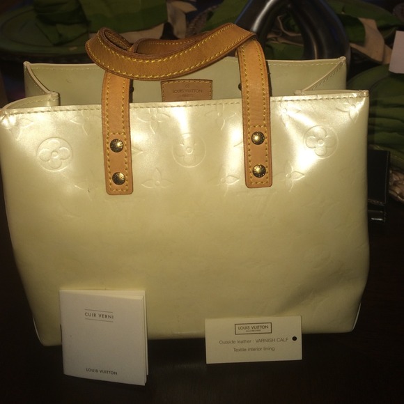 Authentic Louis Vuitton Reade PM Handbag