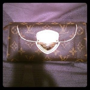 Louis Vuitton ... Not authentic ..